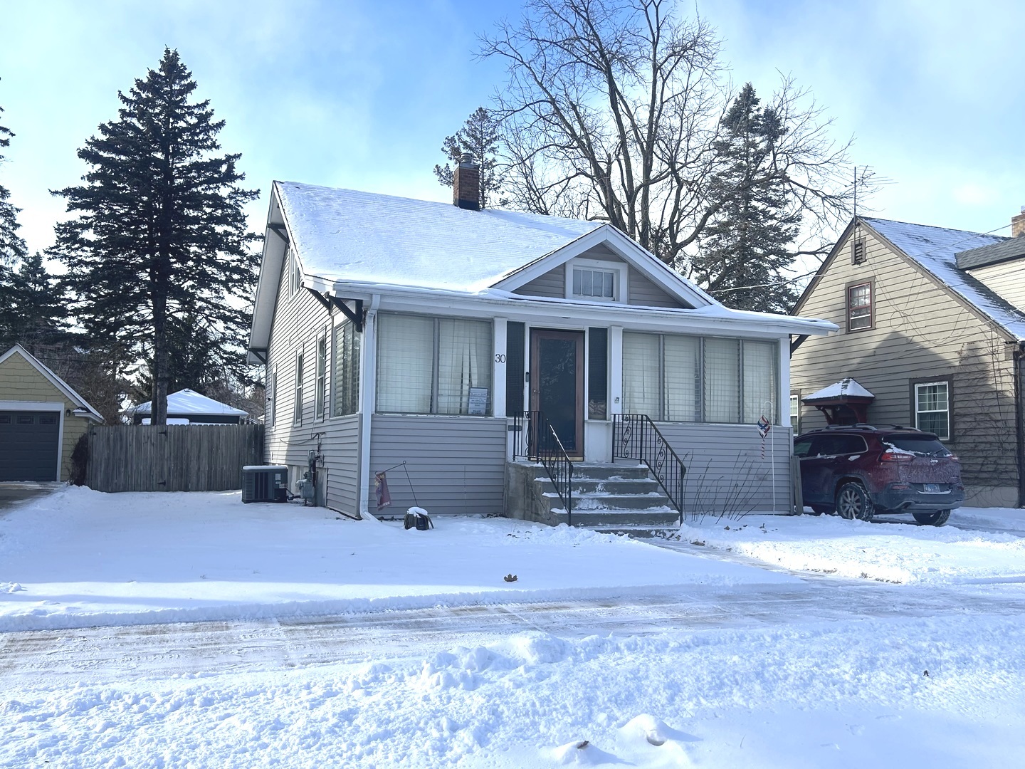 30 S Commonwealth Avenue, Elgin IL 60123