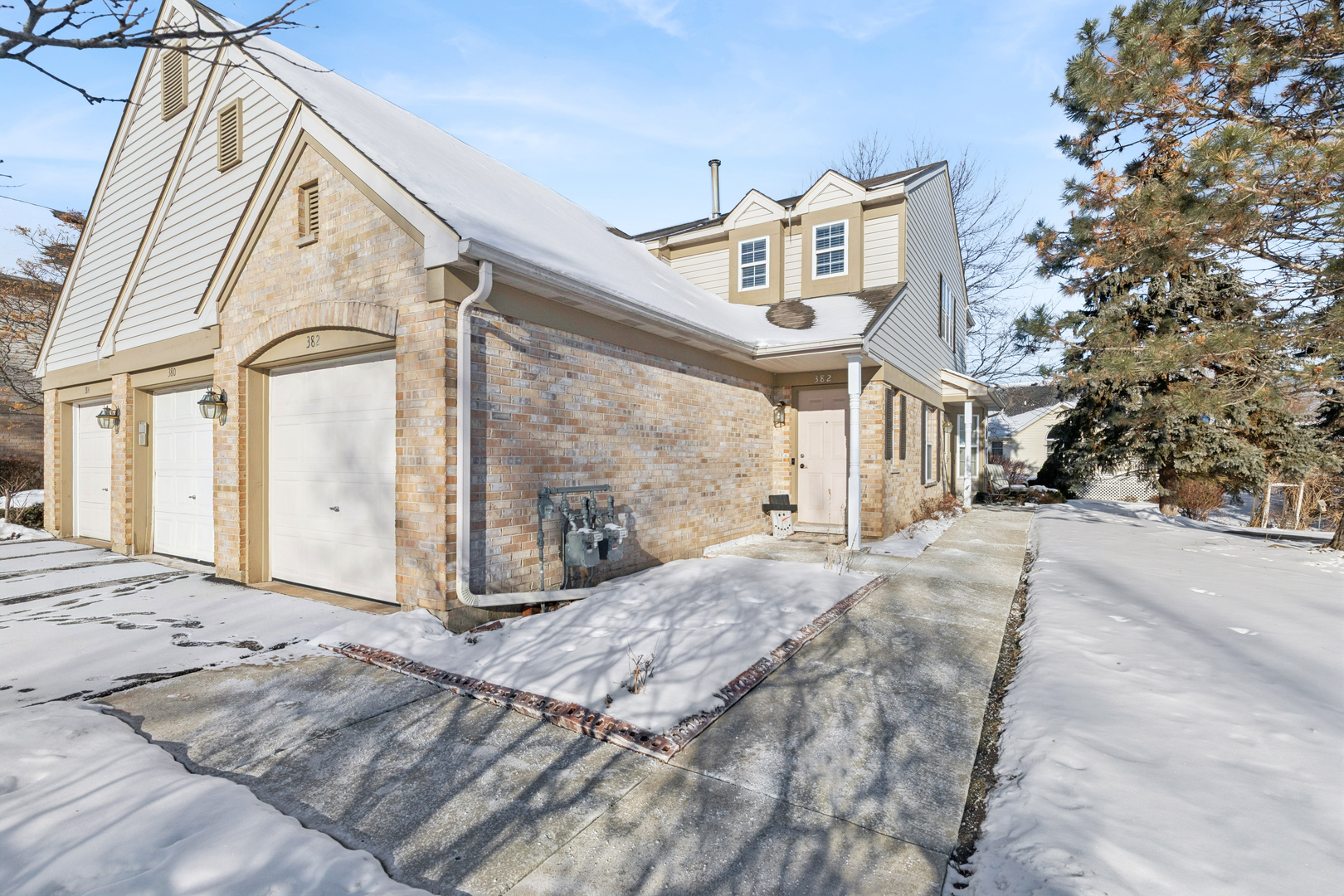 382 Crystal Ridge Drive Unit 382, Crystal Lake IL 60012