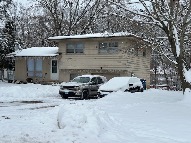 101 Castlewood Drive, Carpentersville IL 60110