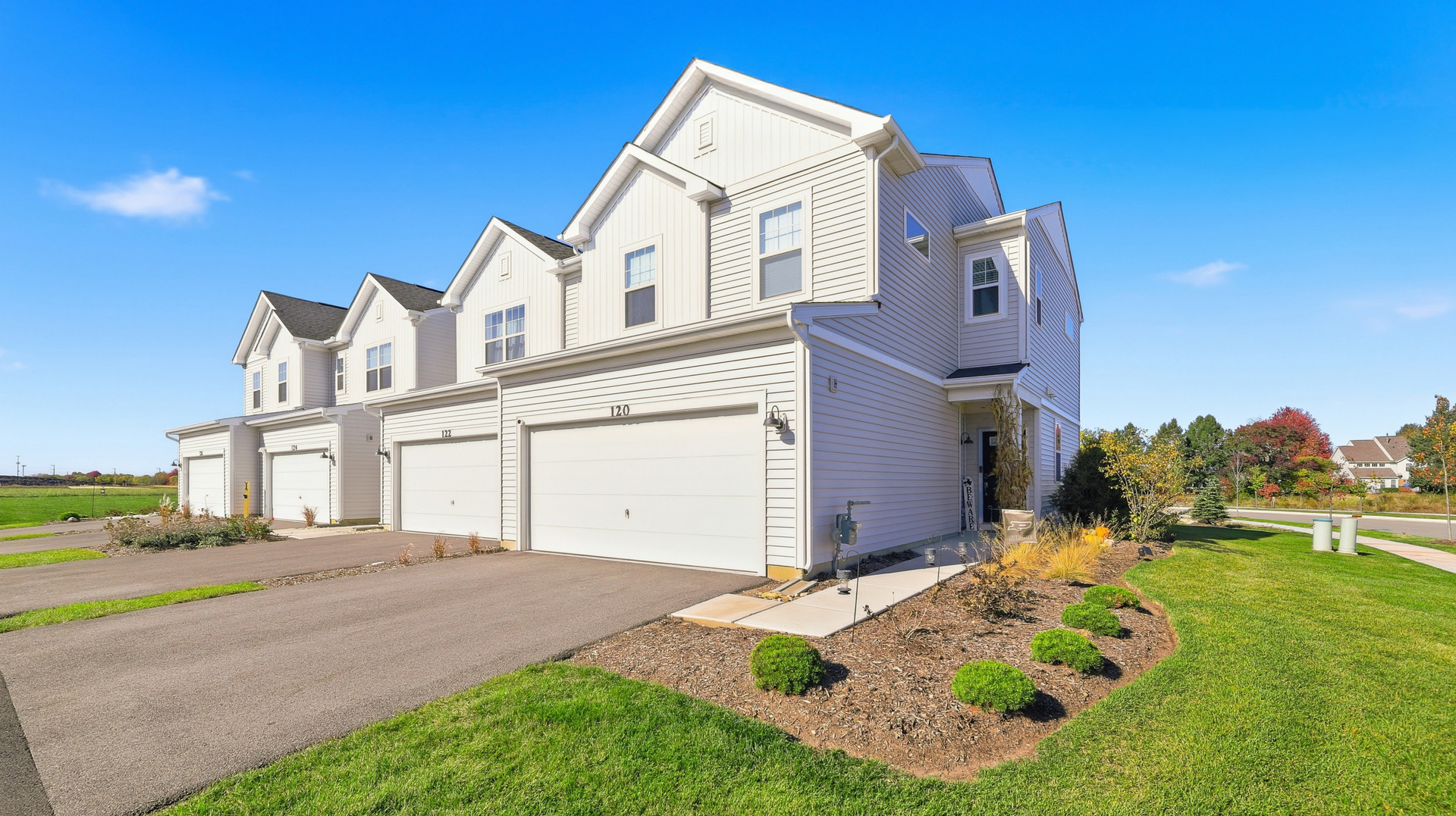 120 Kingsport Drive, South Elgin IL 60177