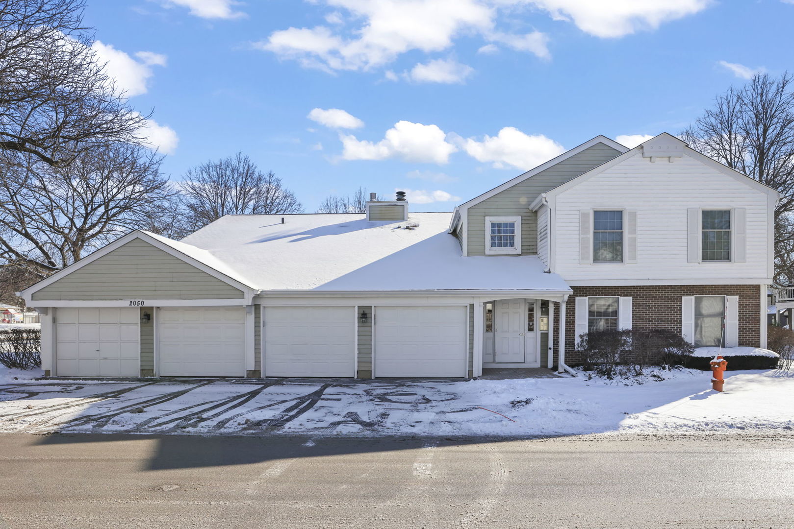 2050 Lancaster Circle Unit 201D, Naperville IL 60565