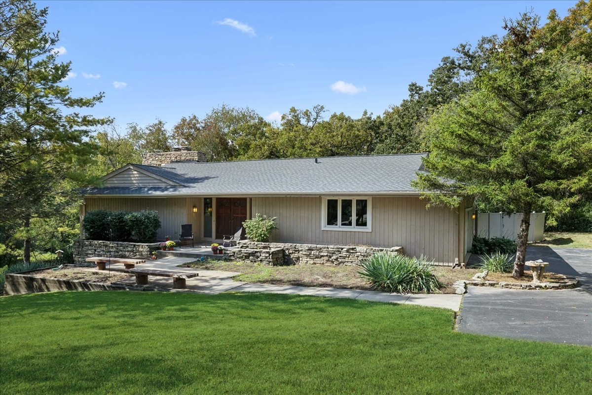 25146 N West Tower Drive, Tower Lakes IL 60010