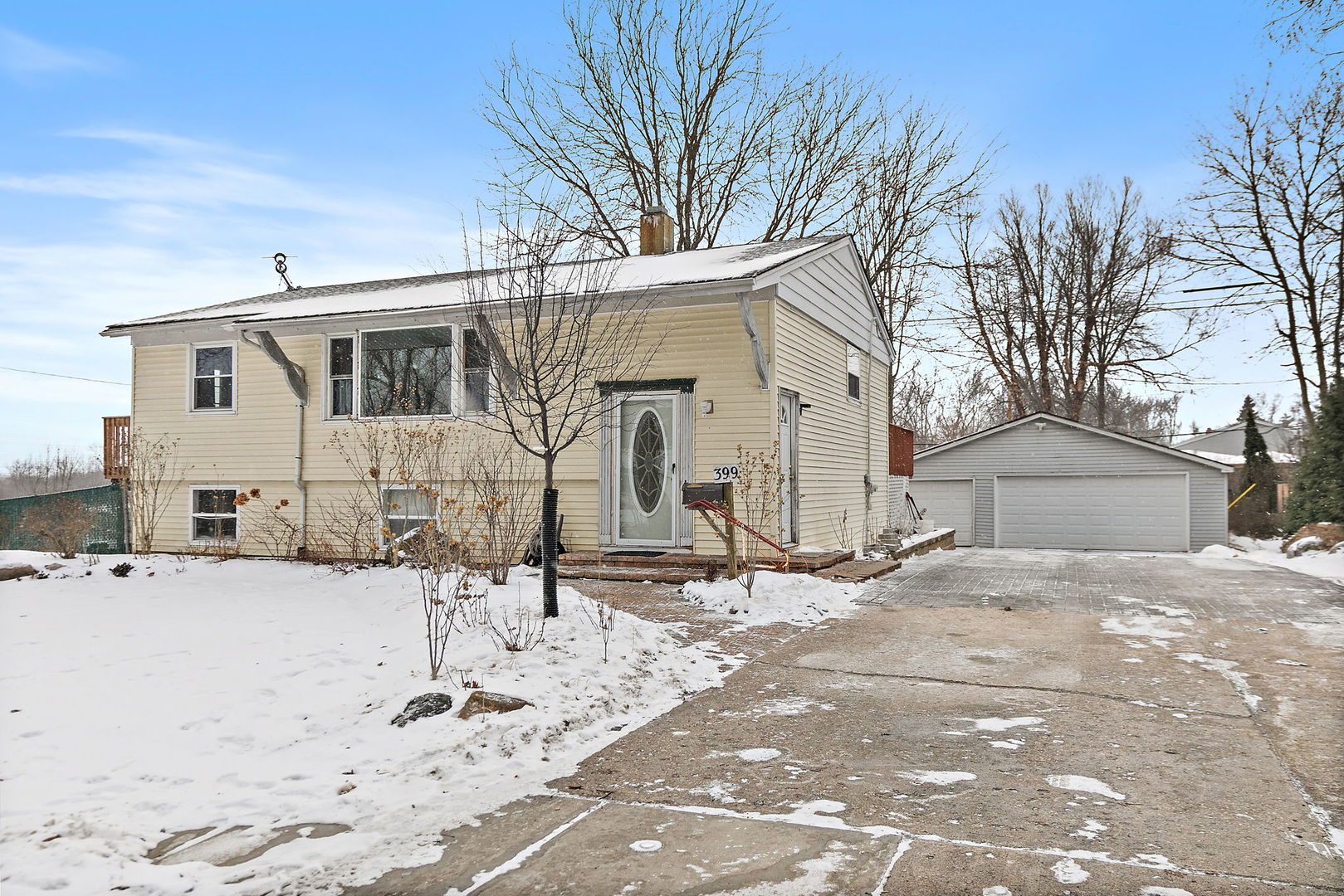 399 Tee Lane, Carpentersville IL 60110