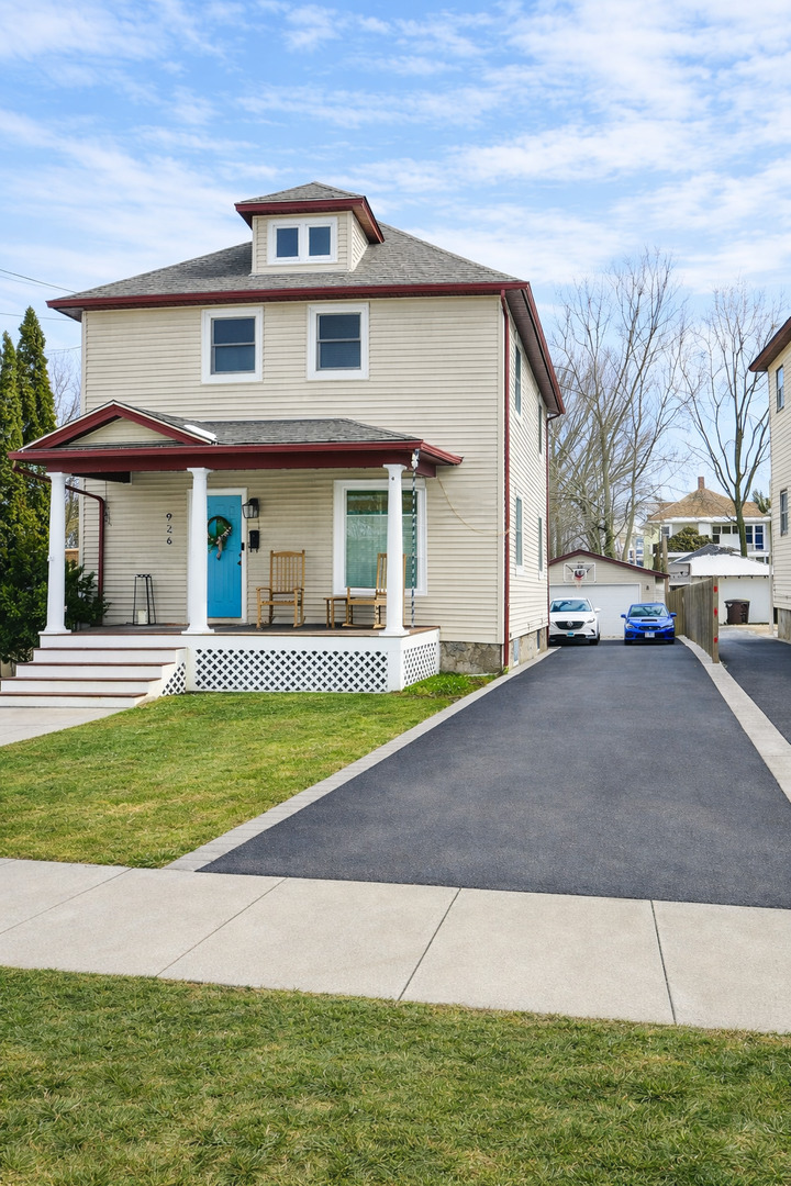 926 Tappan Street, Woodstock IL 60098