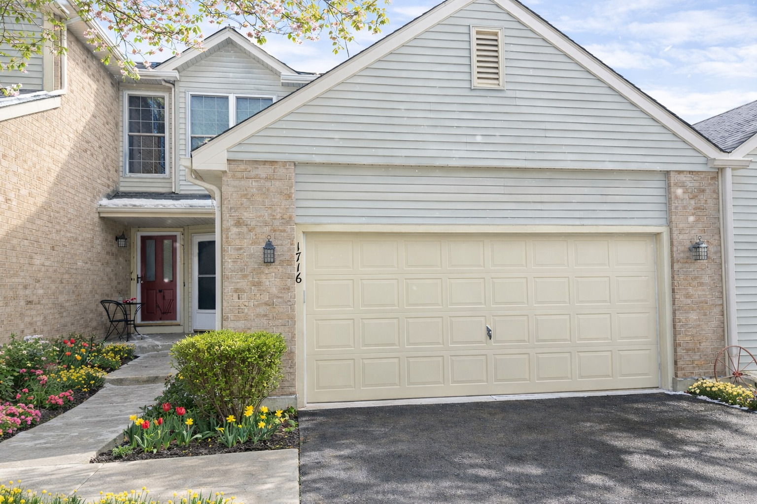 1716 Pine Street, Mchenry IL 60051