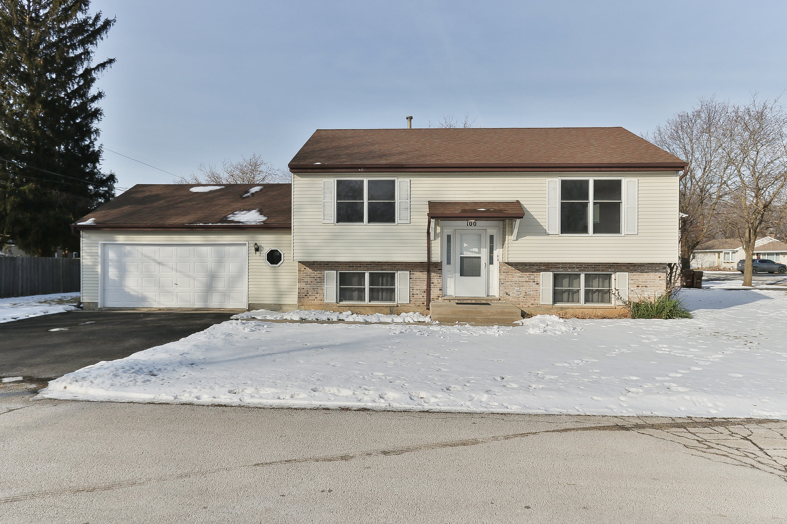 100 Barberry Drive, Crystal Lake IL 60014