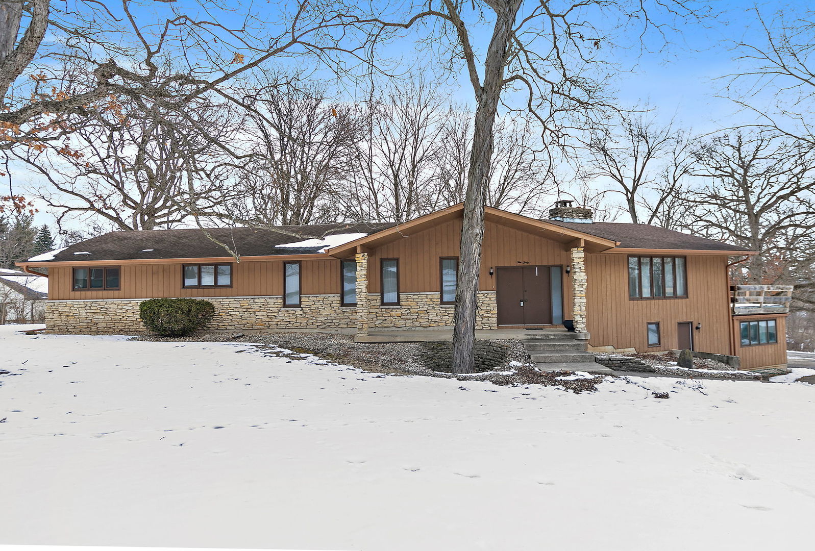 1040 Beau Brummel Court, Sleepy Hollow IL 60118