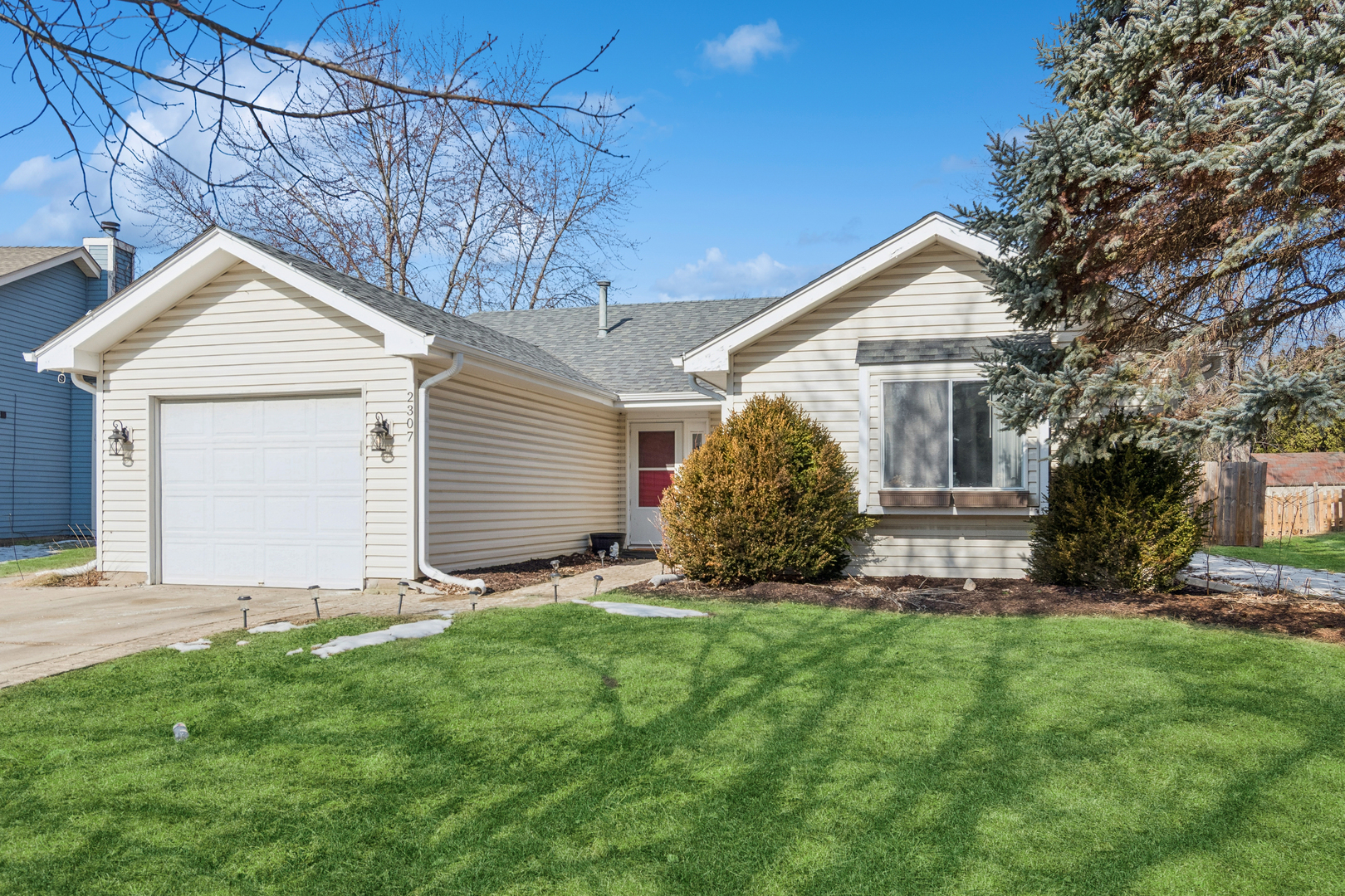 2307 Woodview Lane, Naperville IL 60565