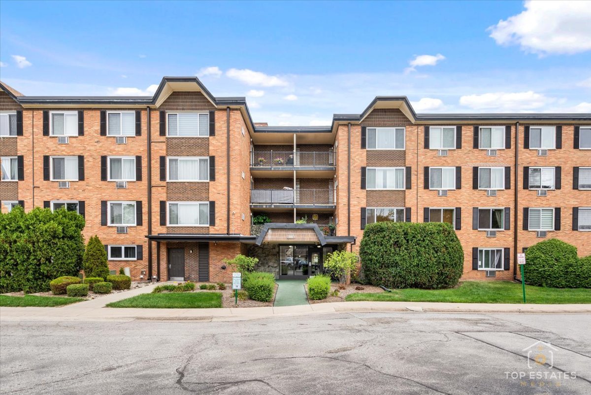 1227 S Old Wilke Road Unit 201, Arlington Heights IL 60005