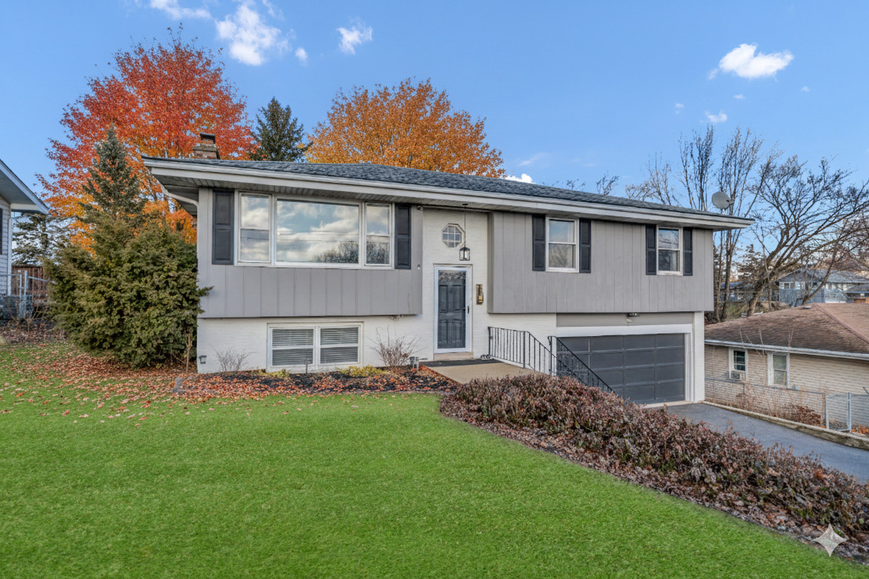 103 Fir Street, Lake In The Hills IL 60156