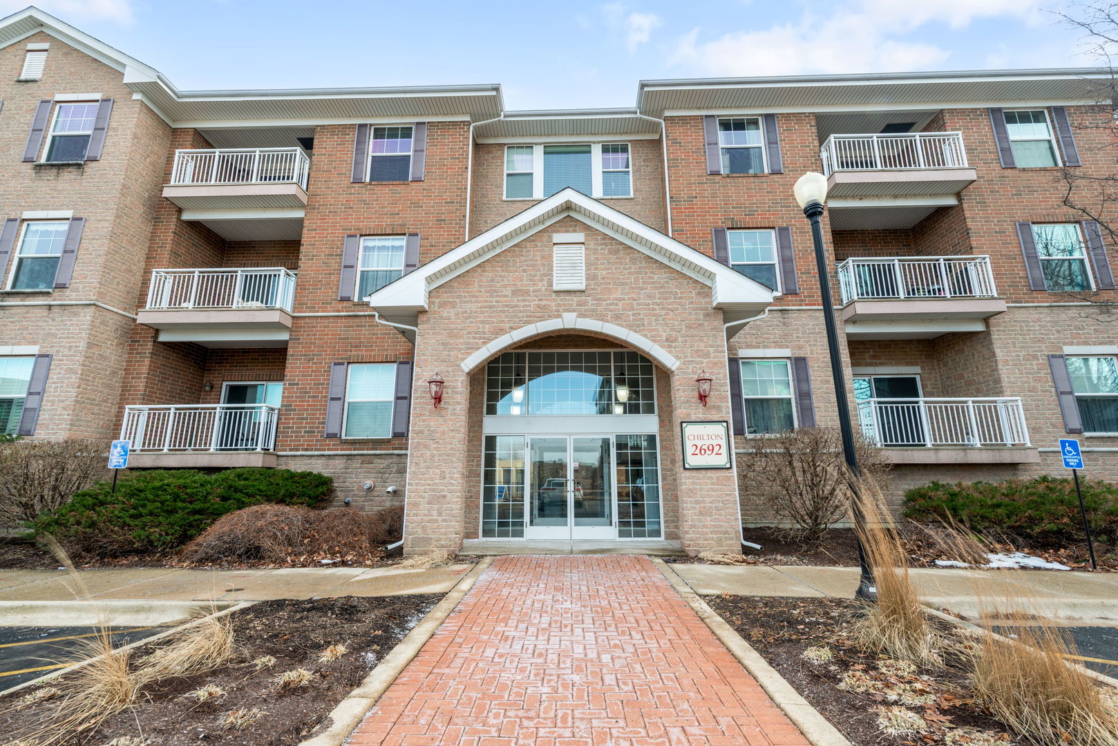 2692 Stone Circle Unit 209, Geneva IL 60134