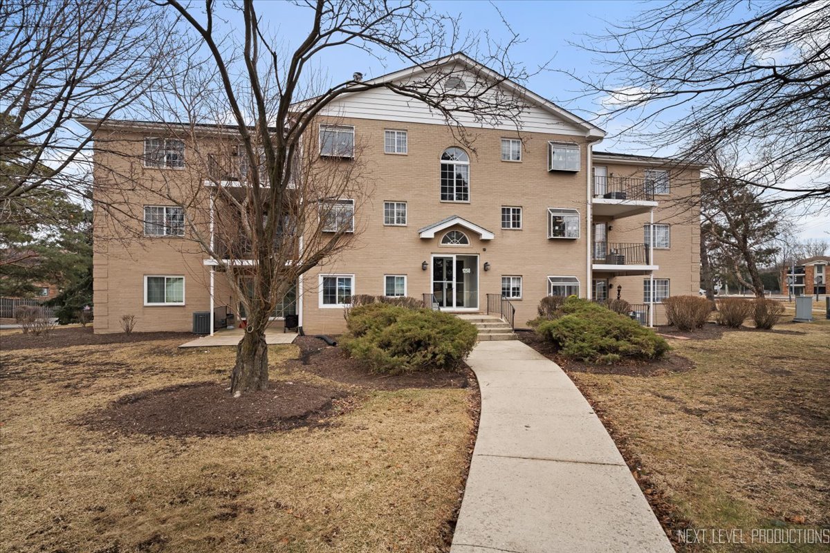1258 Chalet Road Unit 201, Naperville IL 60563