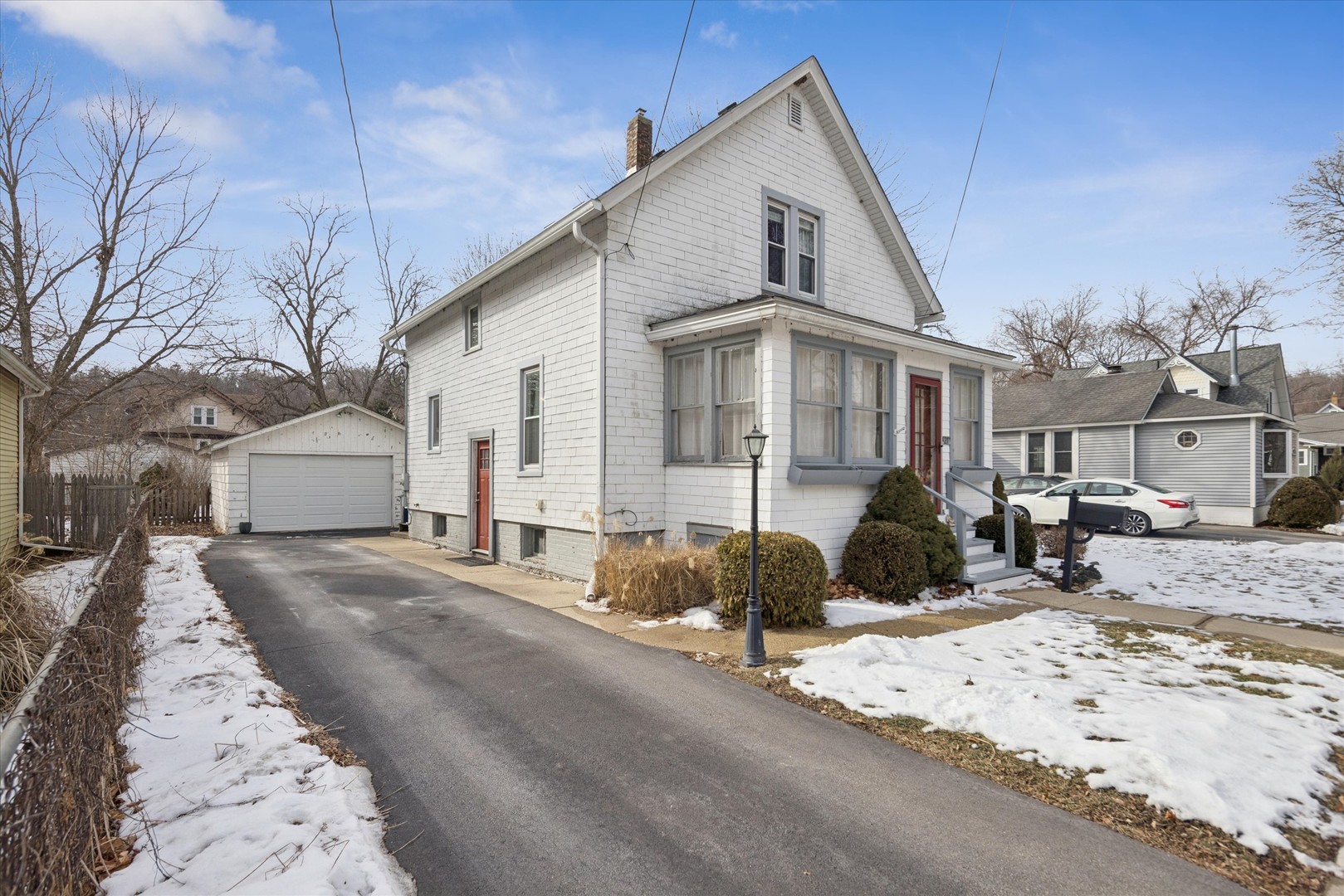 21 DIVISION Street, Algonquin IL 60102