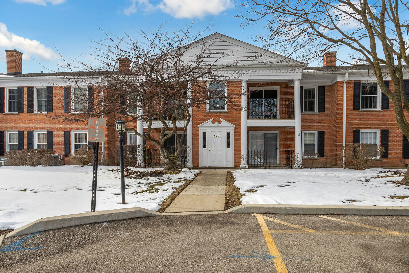 520 Shorely Drive Unit 201, Barrington IL 60010