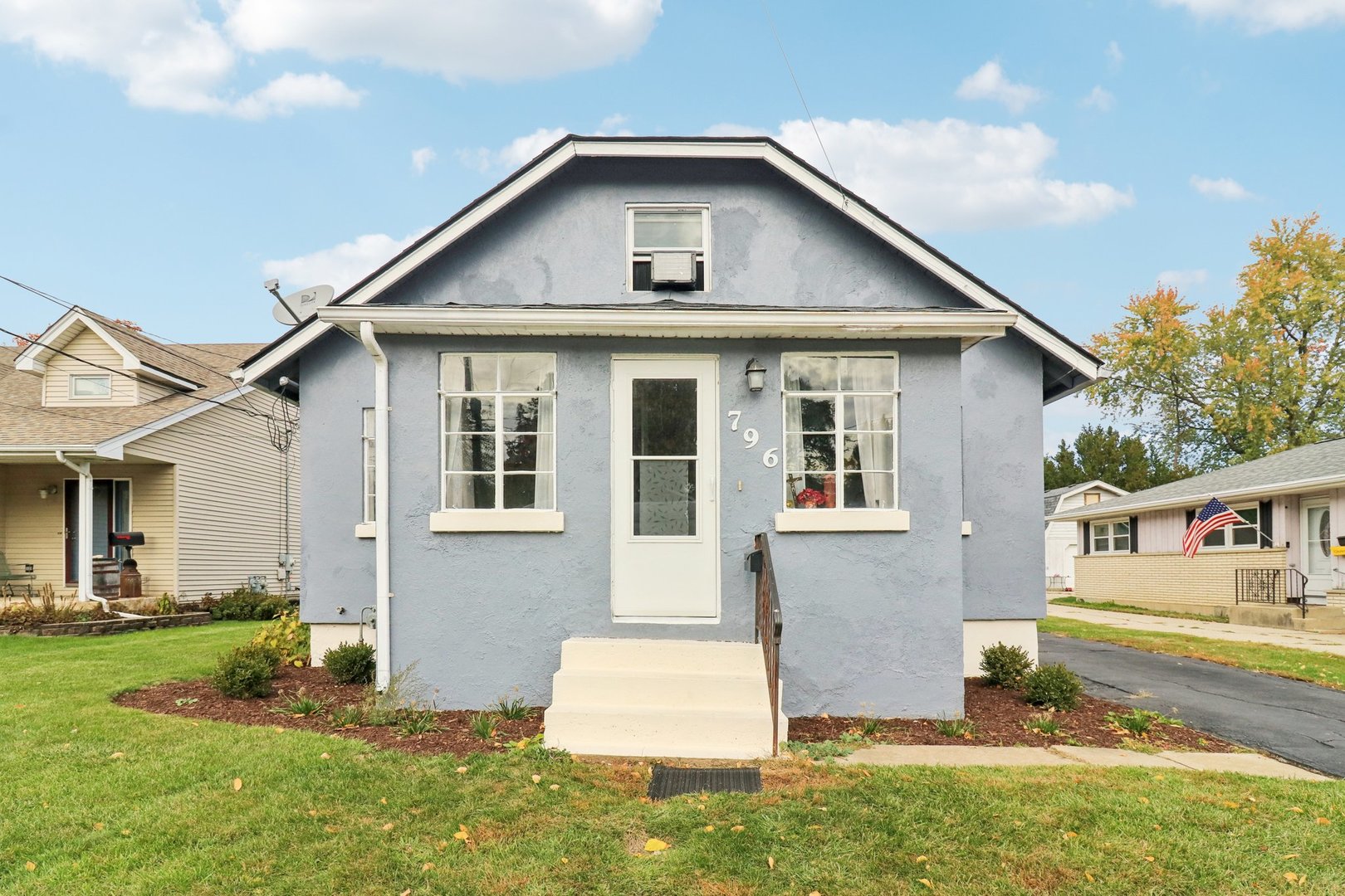 796 Parkway Avenue, Elgin IL 60120