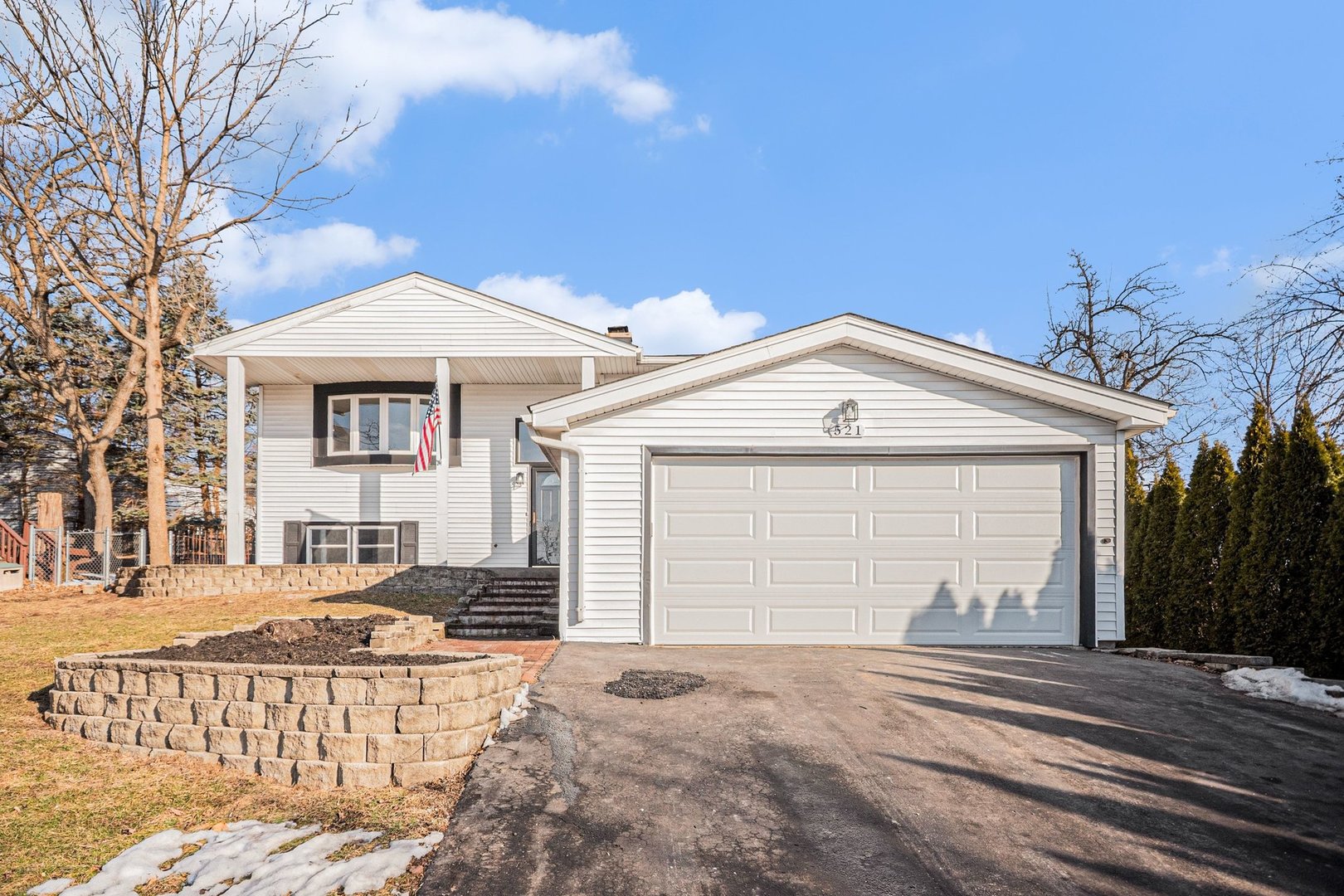 521 Pawnee Drive, Lake In The Hills IL 60156