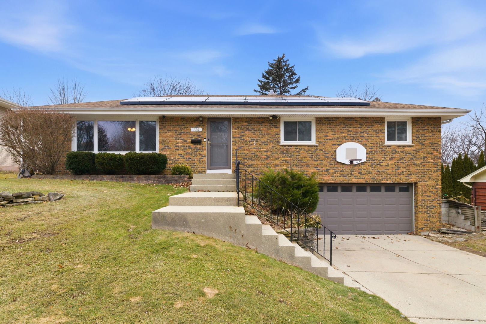 136 Mckinstry Drive, Elgin IL 60123