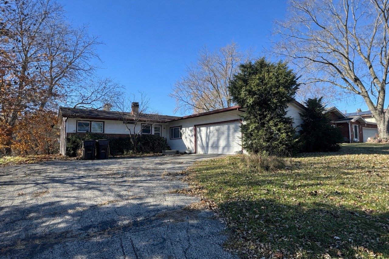 6411 Londonderry Drive, Cary IL 60013