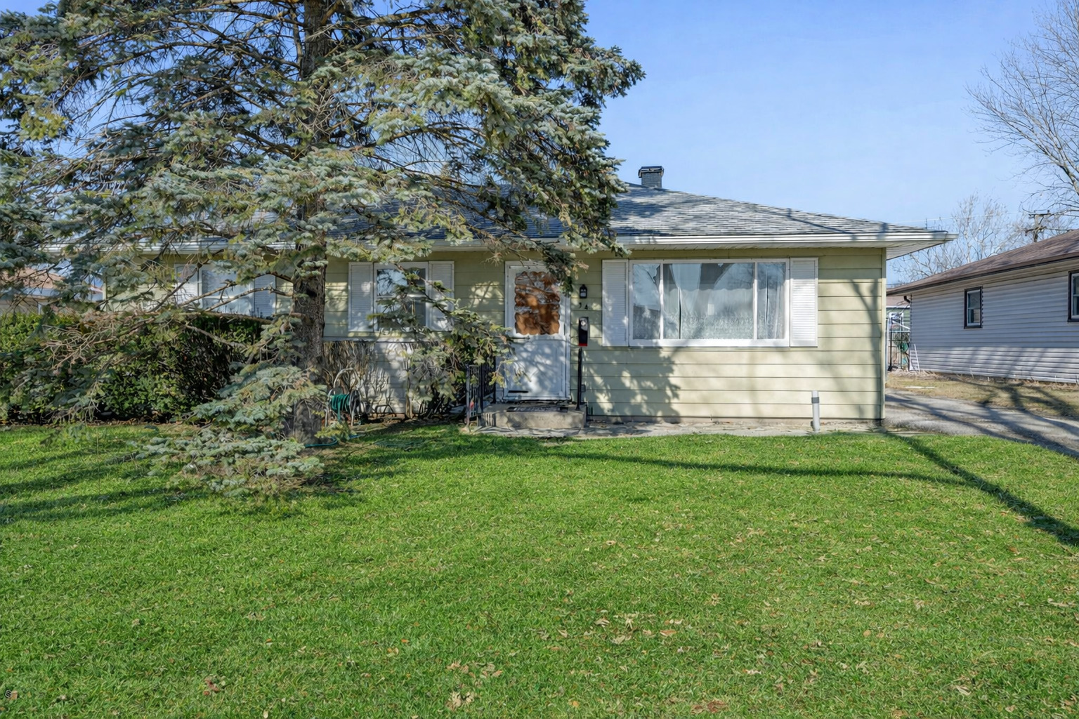 34 Golfview Lane, Carpentersville IL 60110