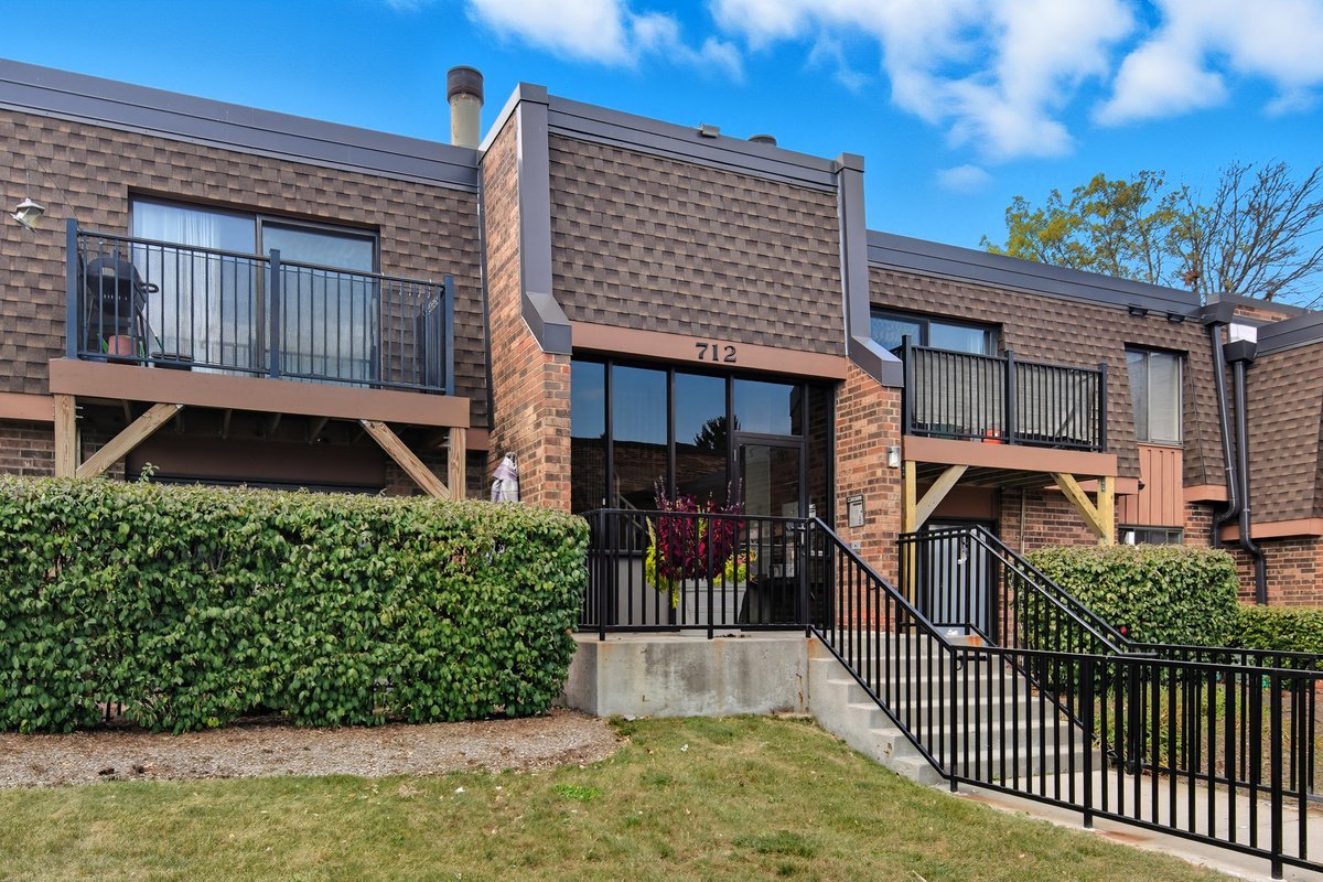 712 TIPPERARY Court Unit 1C, Schaumburg IL 60193