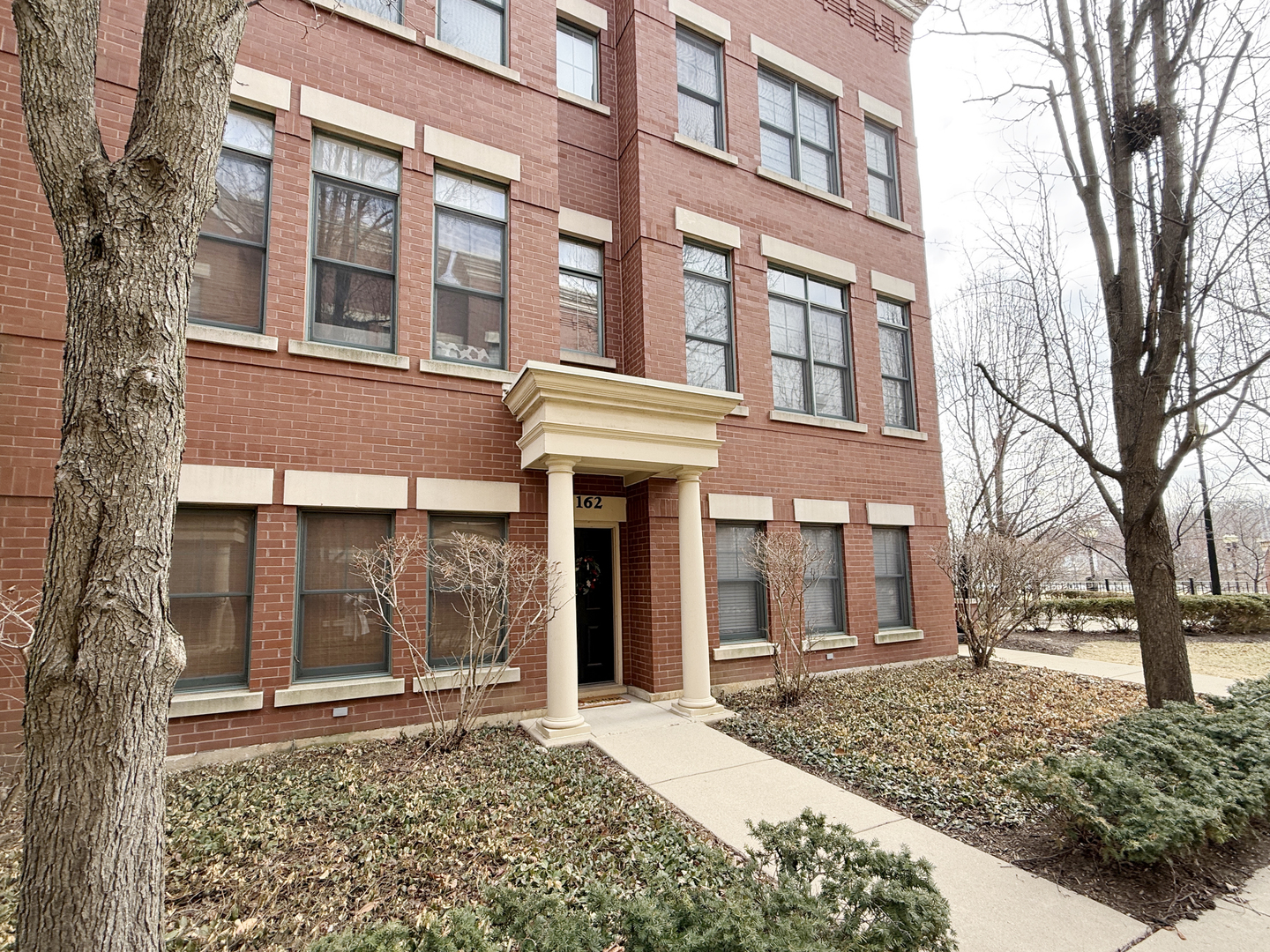 162 Festival Court, Elgin IL 60120