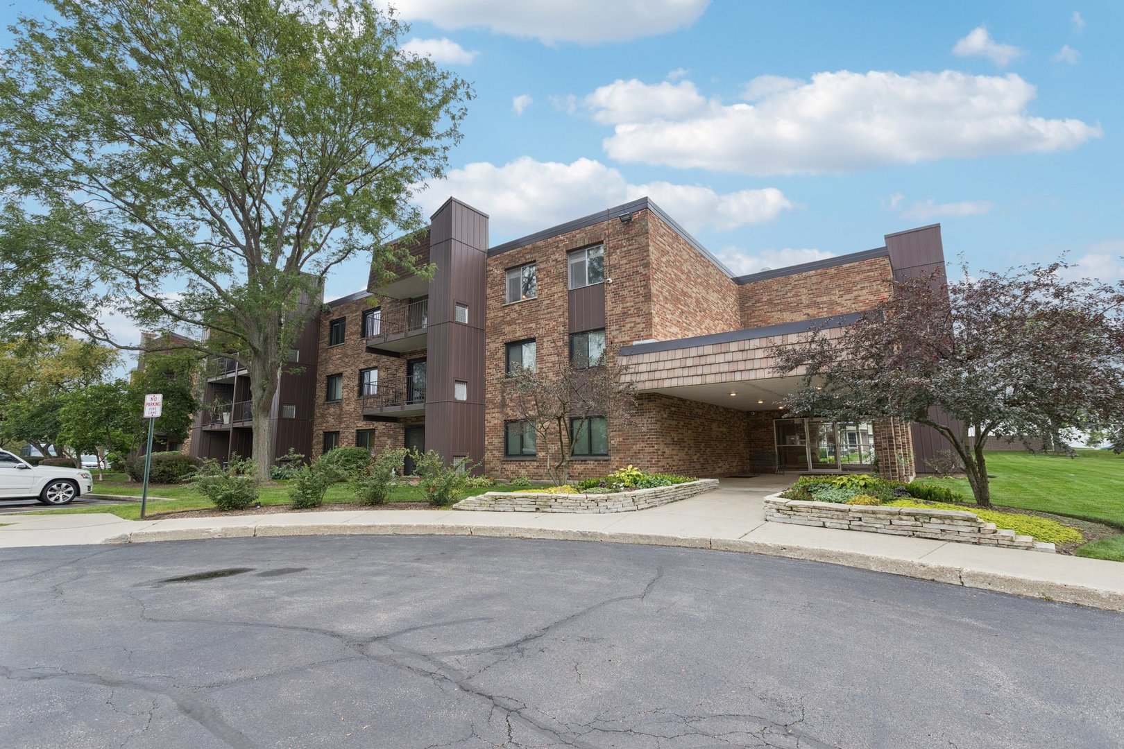 522 E ALGONQUIN Road Unit 201, Schaumburg IL 60173