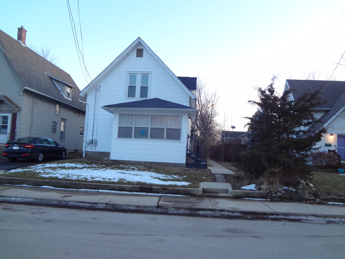 835 Oak Street, Elgin IL 60123