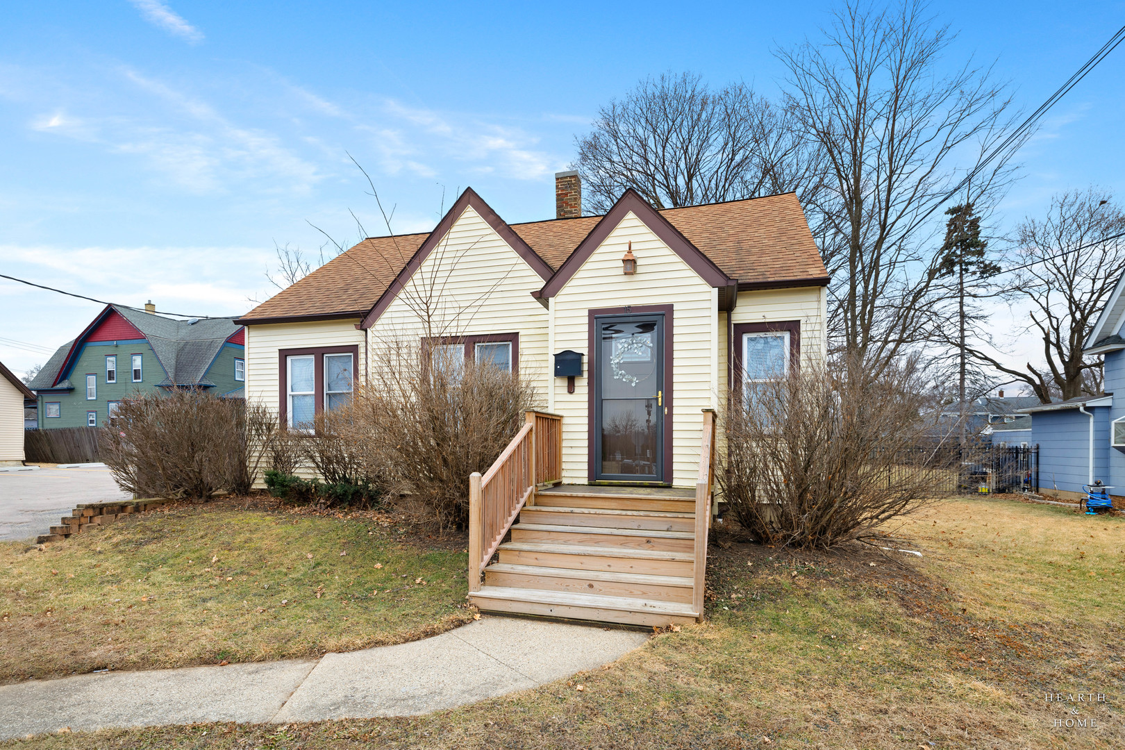 15 W Woodstock Street, Crystal Lake IL 60014