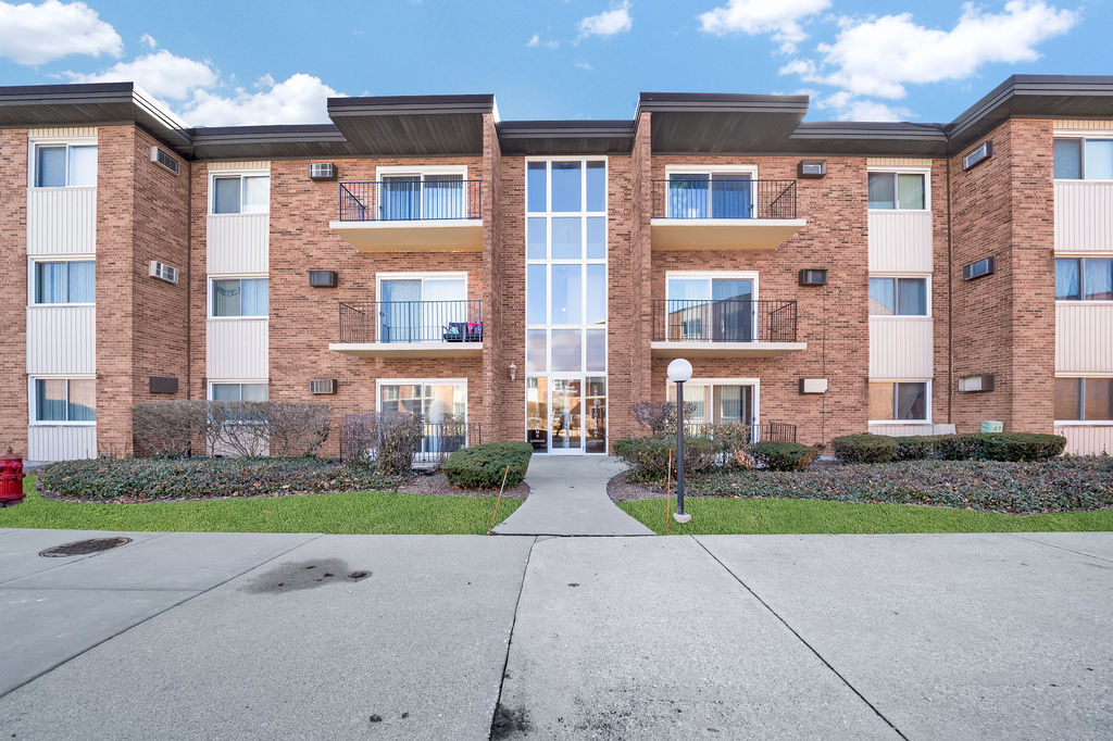 4112 W 98th Street Unit 102, Oak Lawn IL 60453