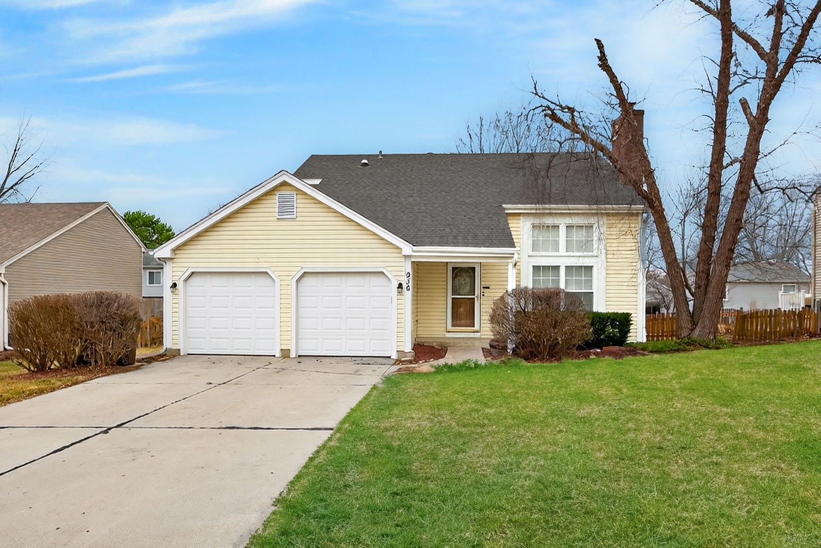 936 Hawthorne Drive, Crystal Lake IL 60014