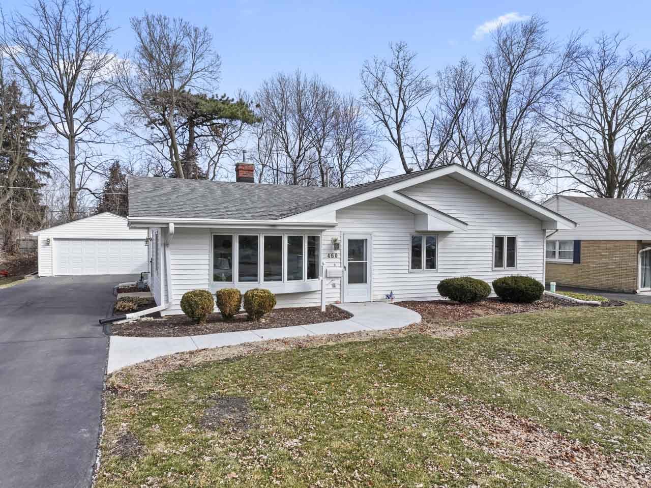 460 E Broadway Avenue, Crystal Lake IL 60014