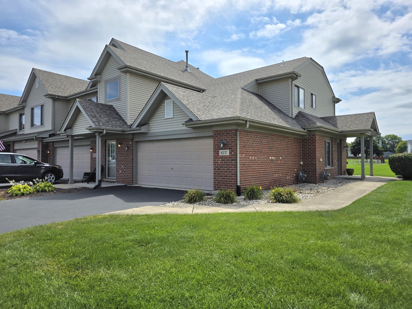 8237 Auburn Lane, Frankfort IL 60423