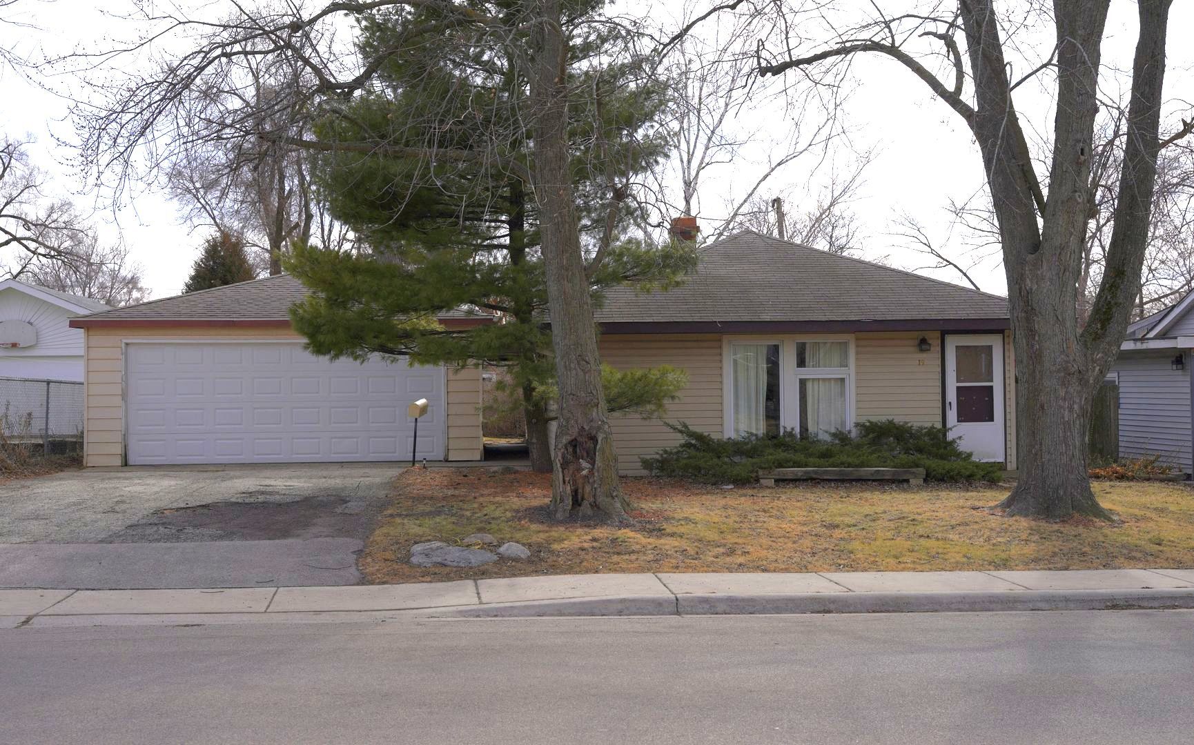 19 Helm Road, Carpentersville IL 60110