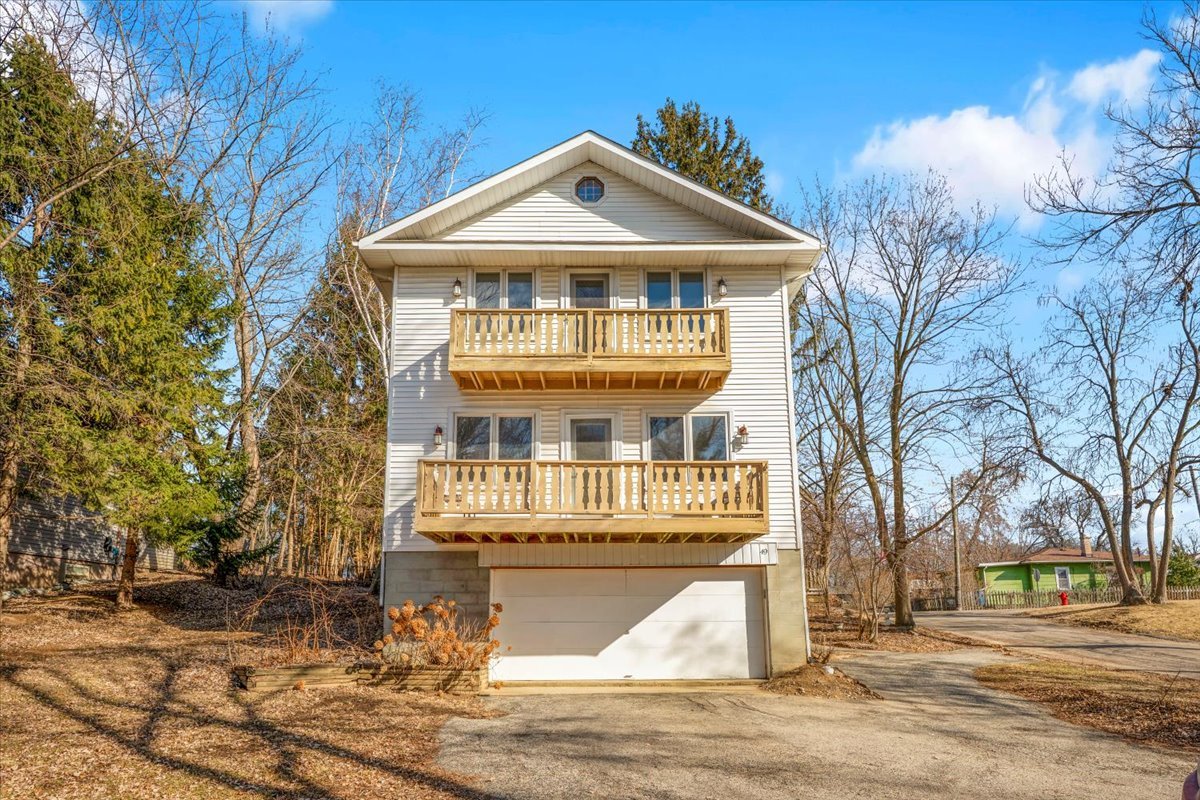 49 N Lake Avenue, Fox Lake IL 60020