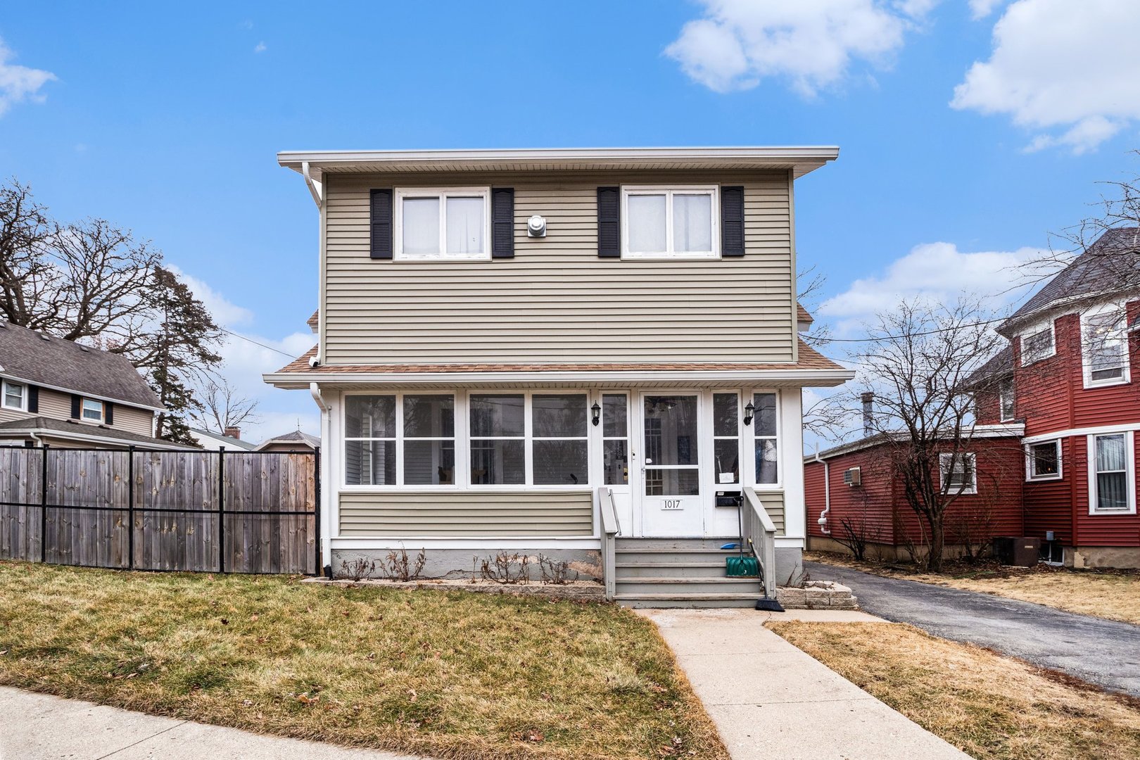 1017 W Highland Avenue, Elgin IL 60123