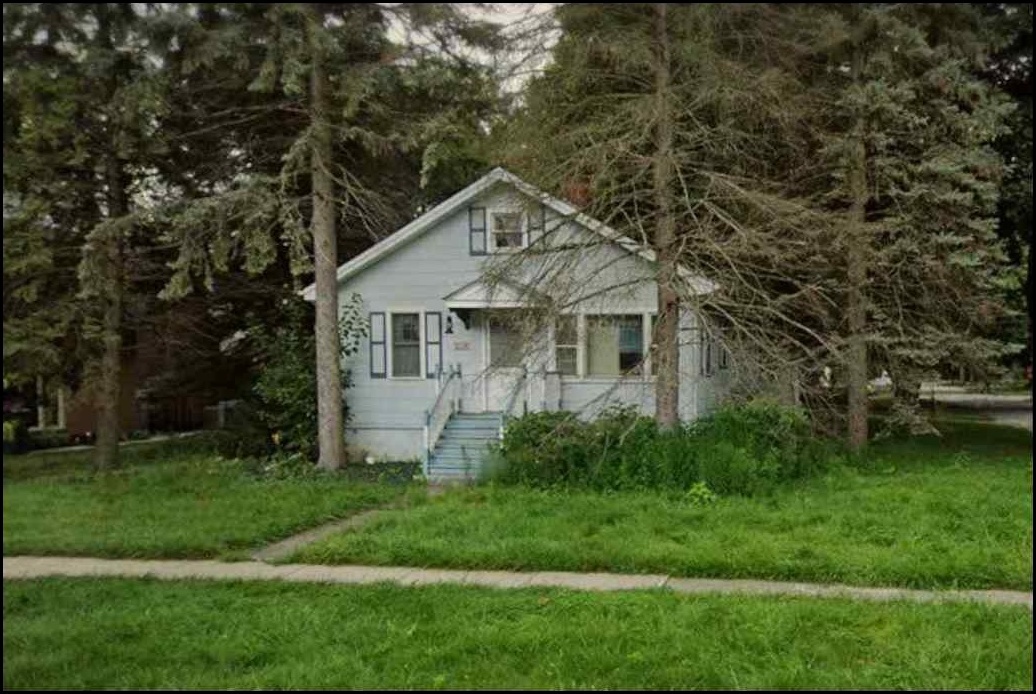 216 N Douglas Avenue, Arlington Heights IL 60004