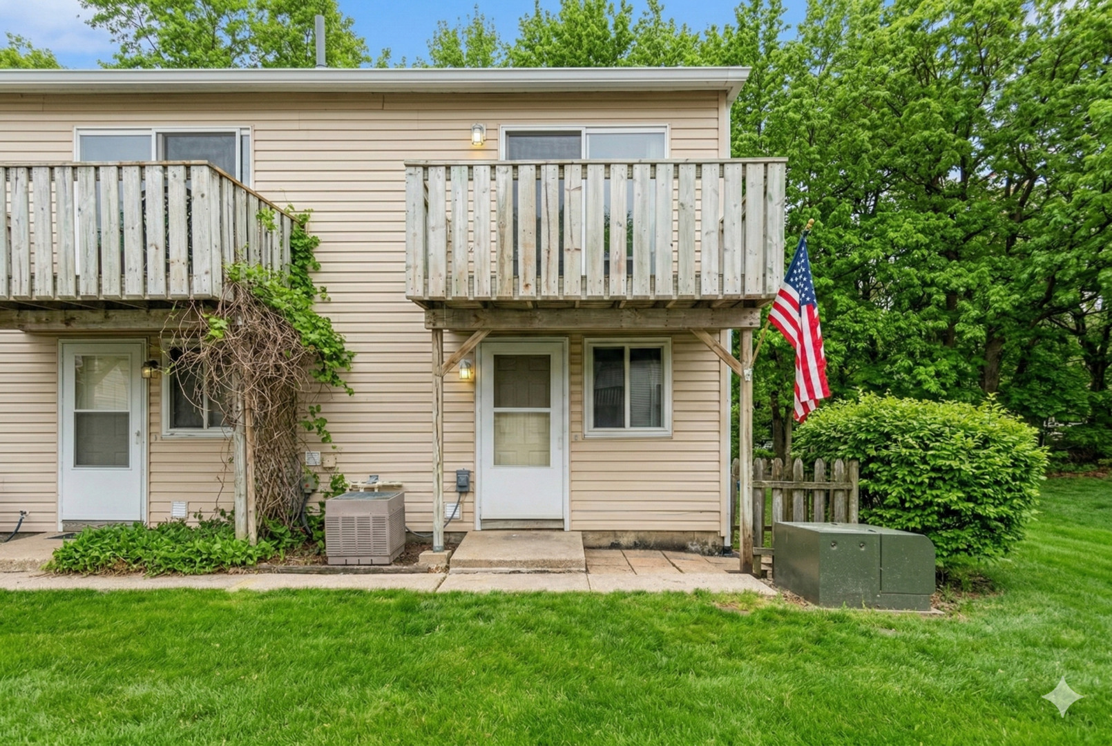 79 Maude Avenue Unit E, Fox Lake IL 60020