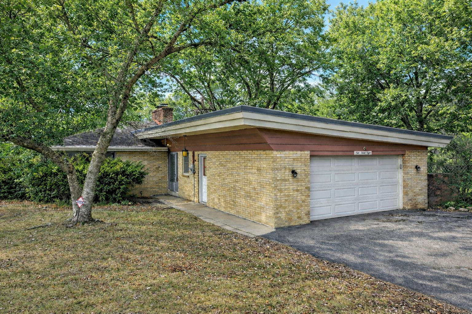 938 Hillcrest Road, Elgin IL 60123