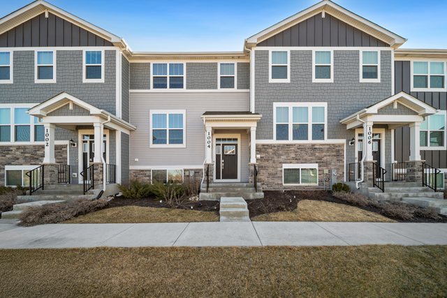 1004 Atterberg Road, South Elgin IL 60177