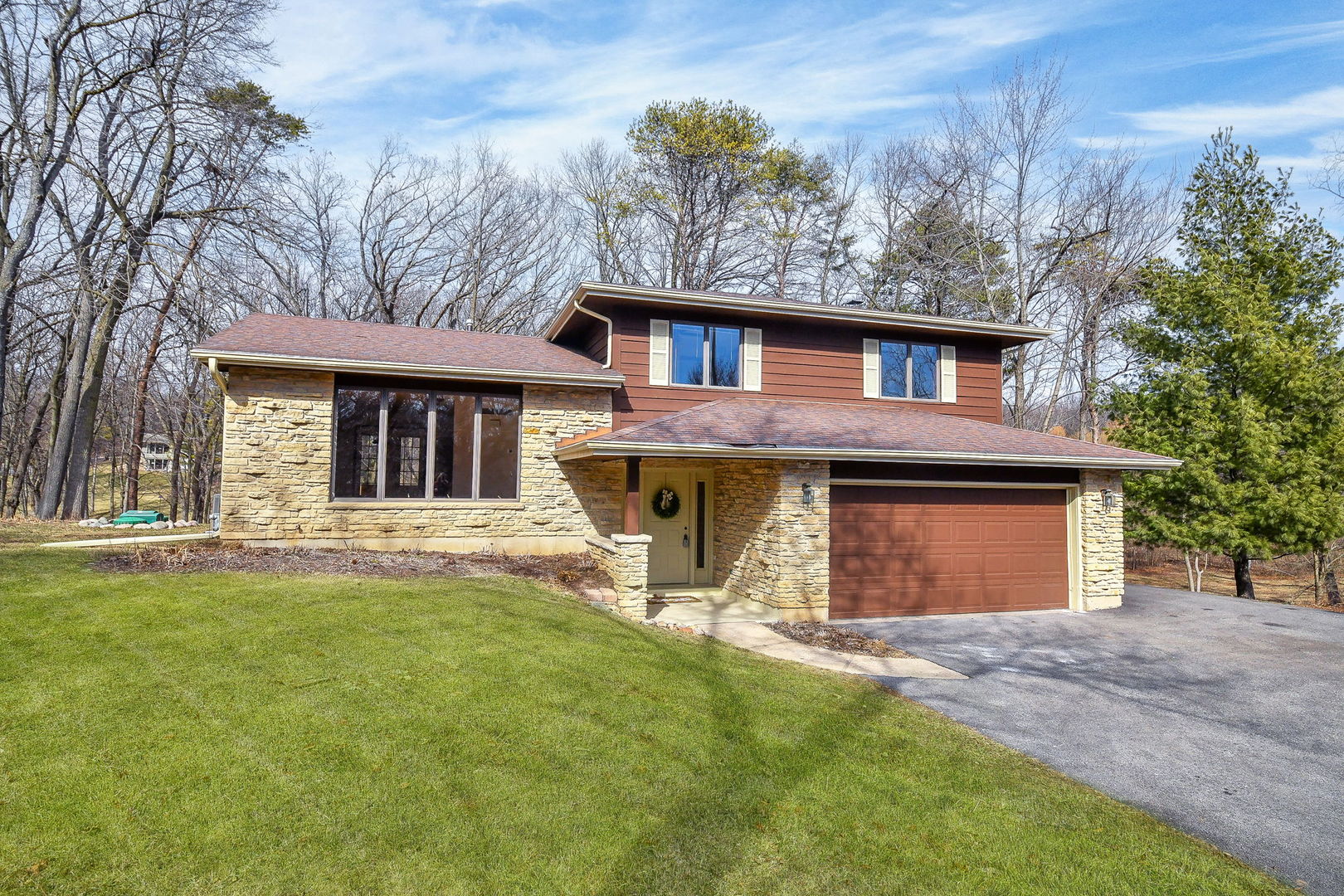 39W150 Campton Hills Drive, St. Charles IL 60175