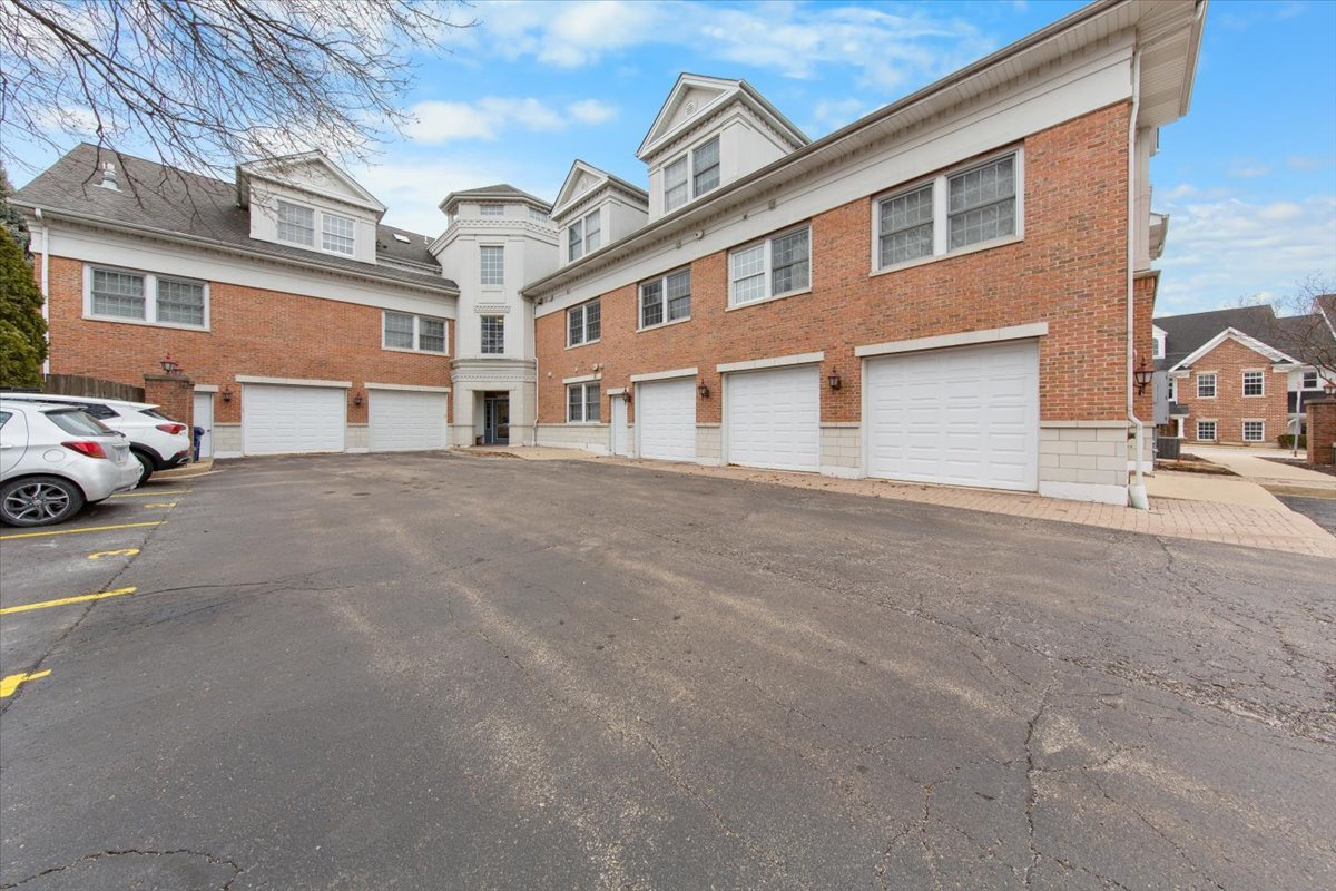 111 S 5th Avenue Unit D, St. Charles IL 60174