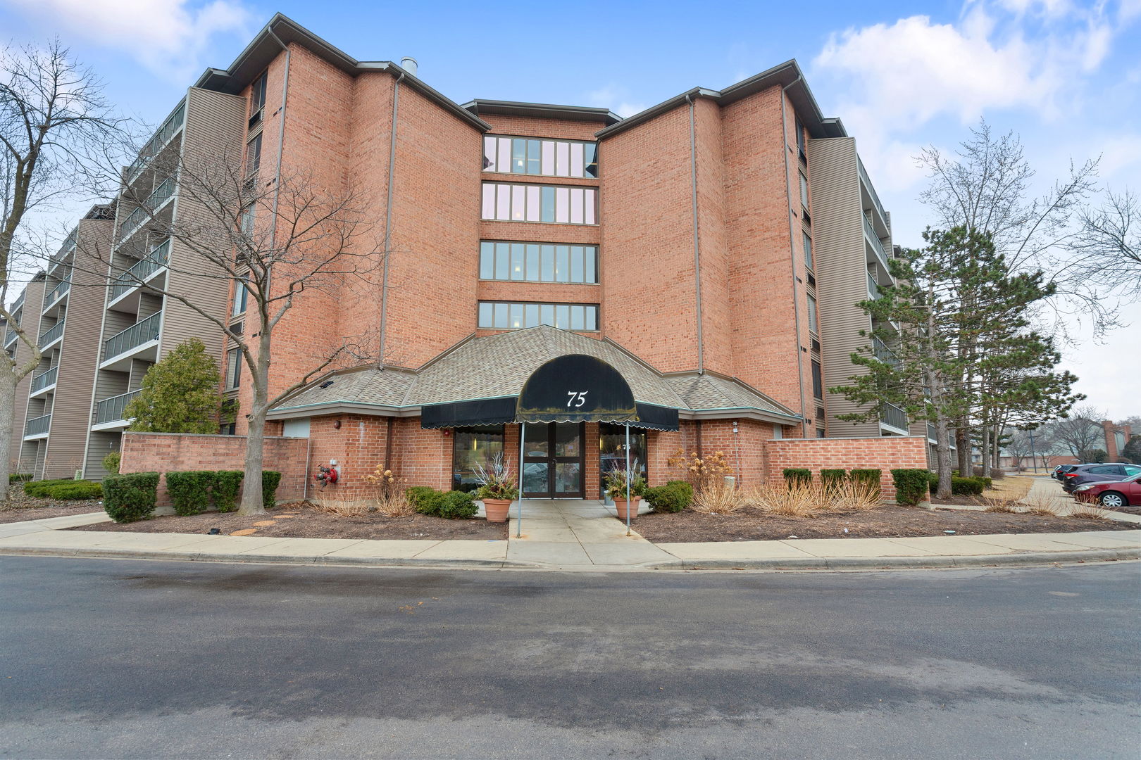 75 Kristin Circle Unit 123, Schaumburg IL 60195