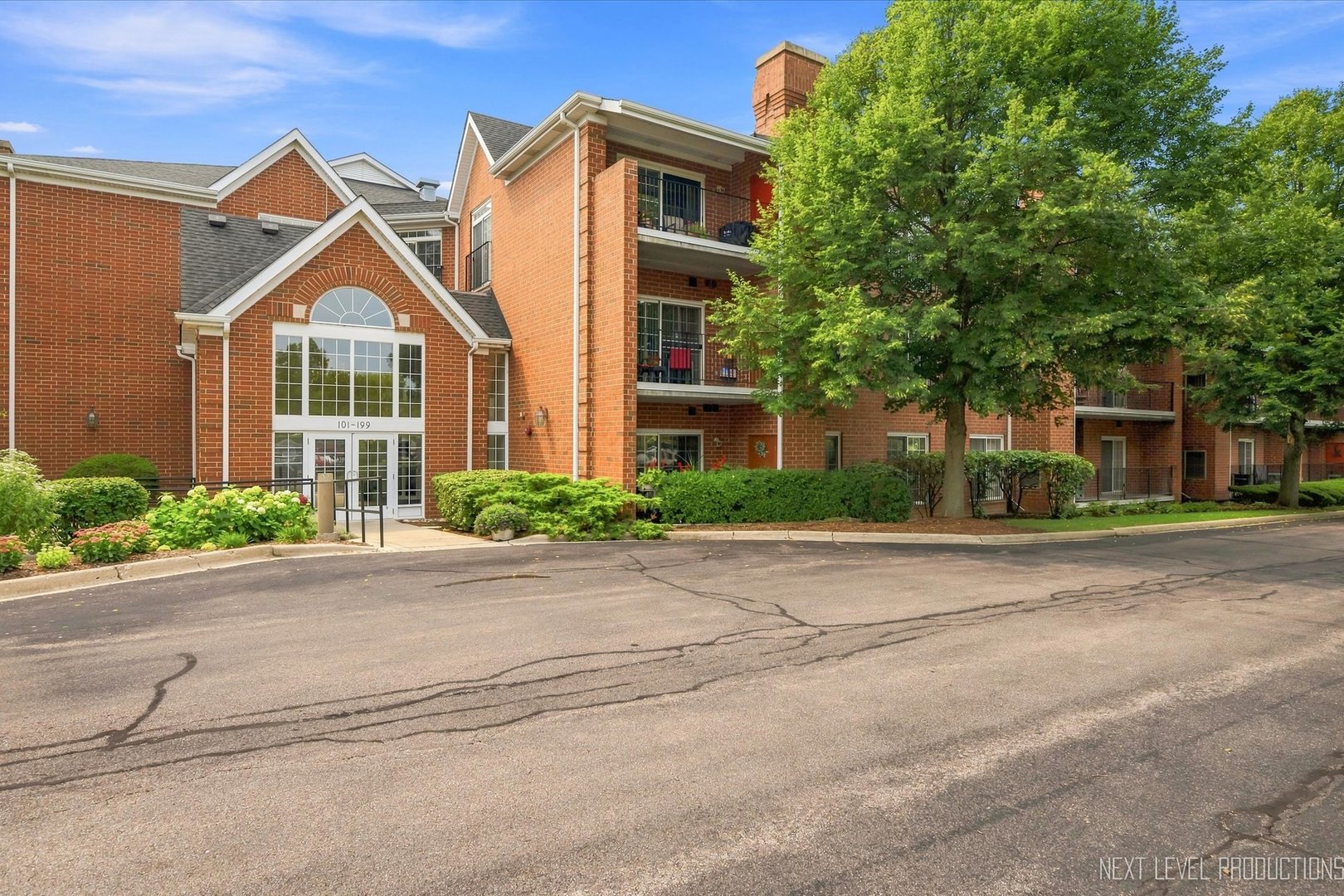 147 Hunt Club Drive Unit 147, St. Charles IL 60174