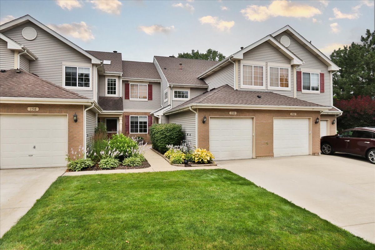 202 Sierra Pass Drive, Schaumburg IL 60194
