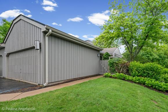 1280 Oak Hill Road, Lake Barrington IL 60010