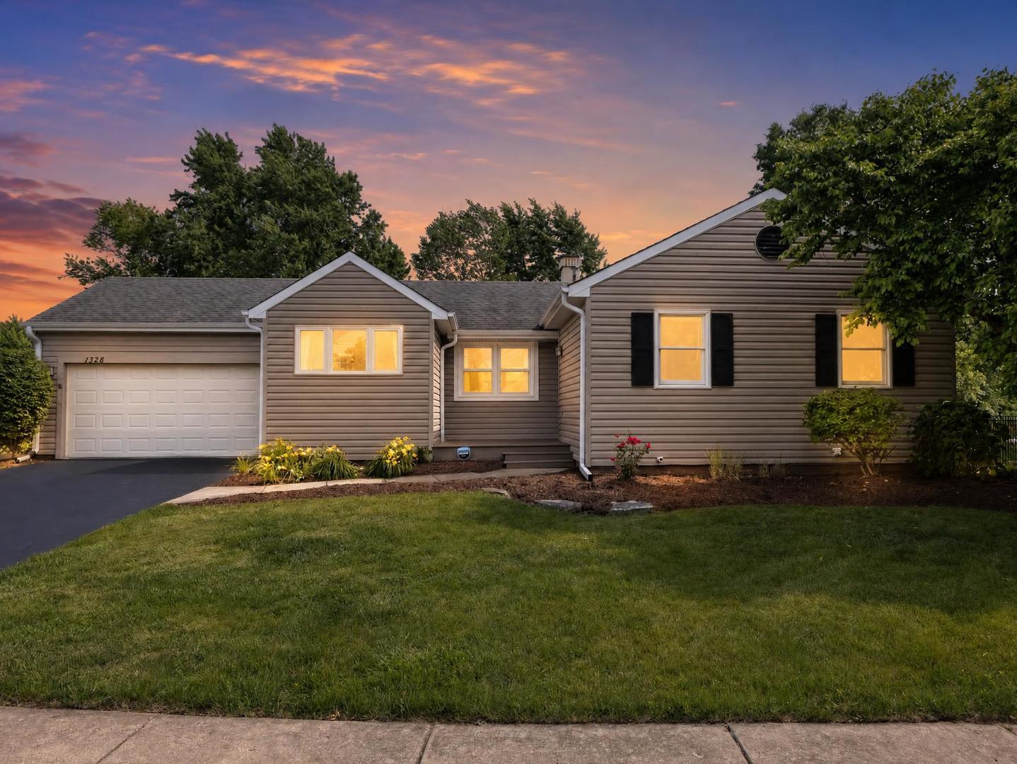 1328 Creighton Avenue, Naperville IL 60565