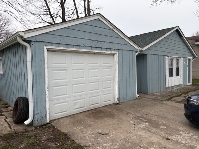 100 Hickory Drive, Carpentersville IL 60110