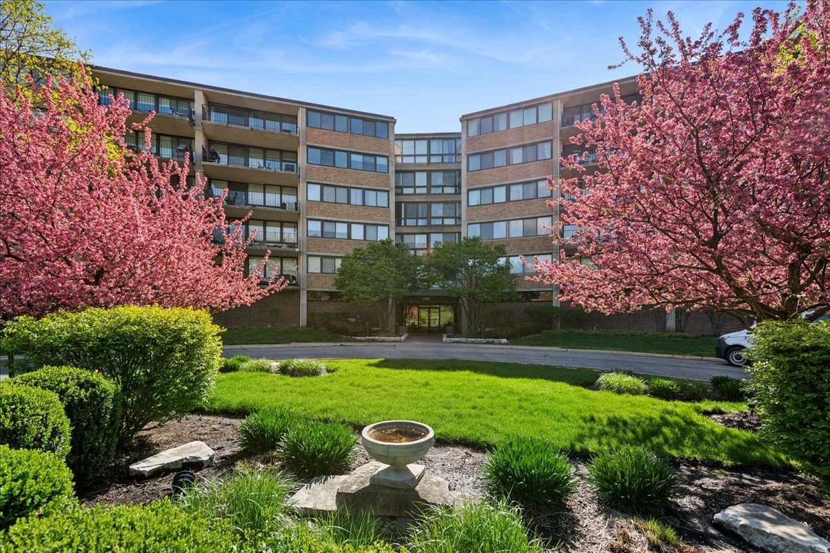 101 Bar Harbour Road Unit 4L, Schaumburg IL 60193