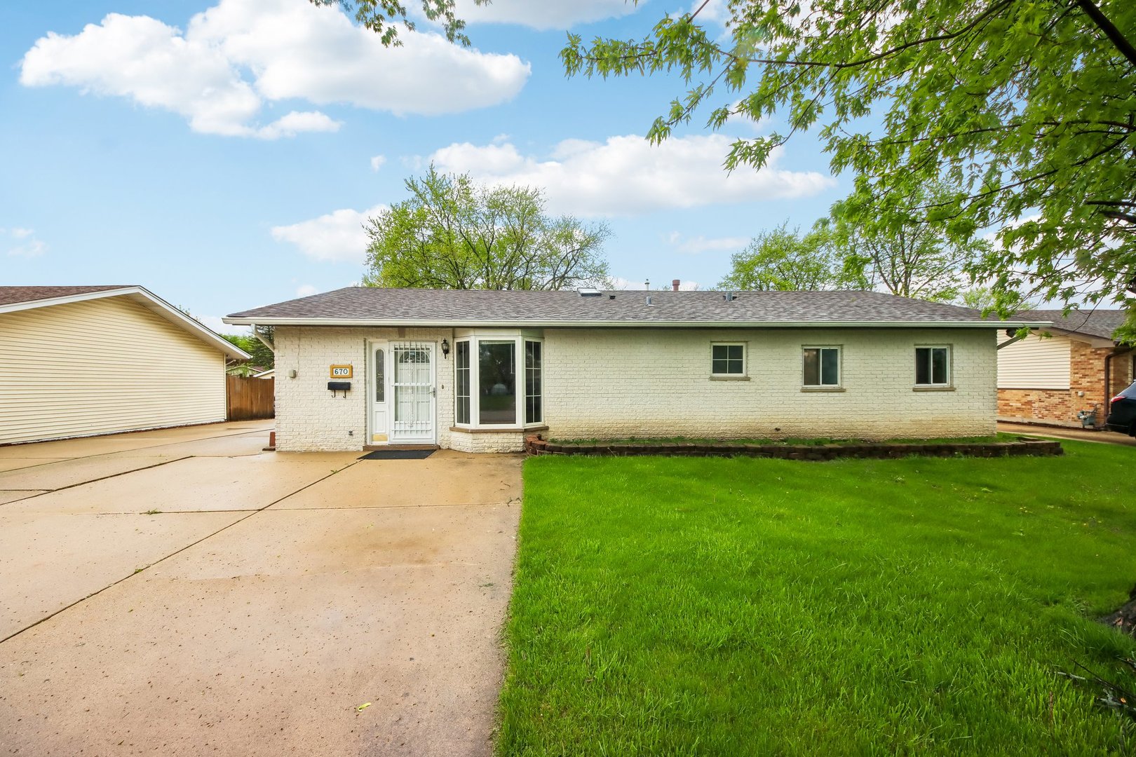 670 Lakeview Lane, Hoffman Estates IL 60169