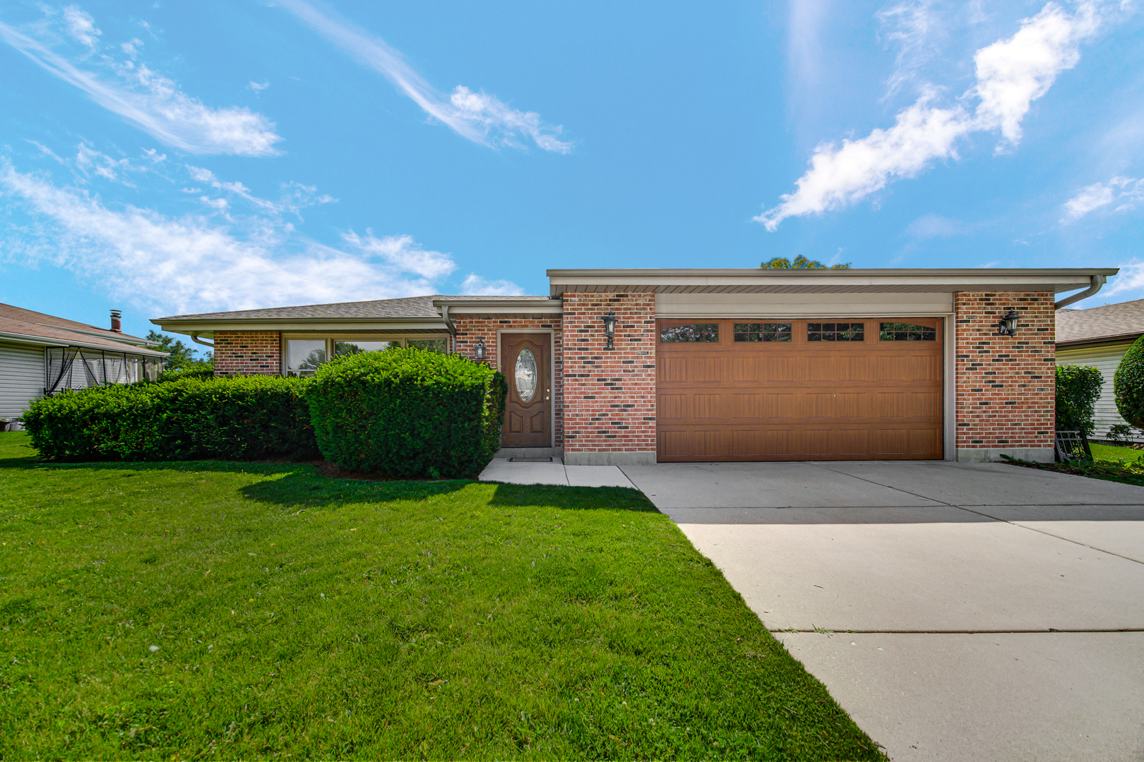 2042 W Spring Ridge Drive, Arlington Heights IL 60004
